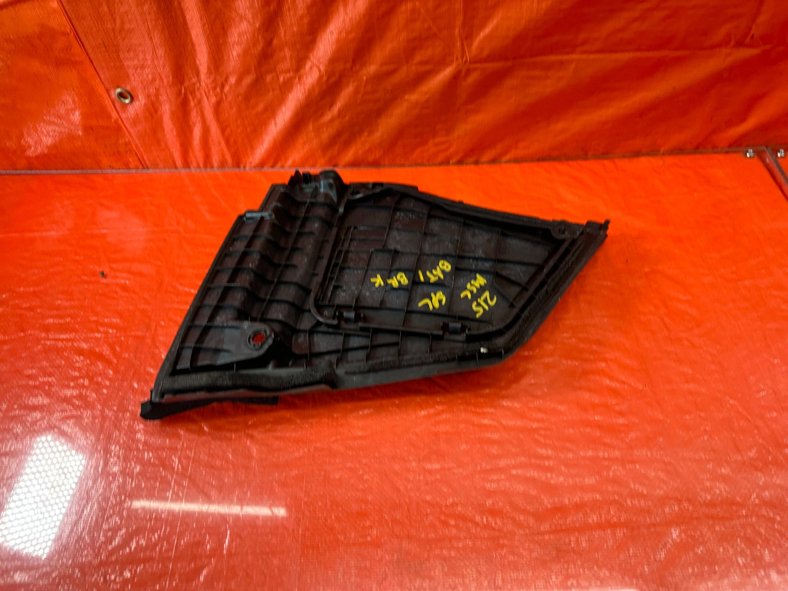 14 20 INFINITI Q50 Q60   BRAKE FLUID UNDER HOOD TRAY FRAME PLASTIC   OEM #21512