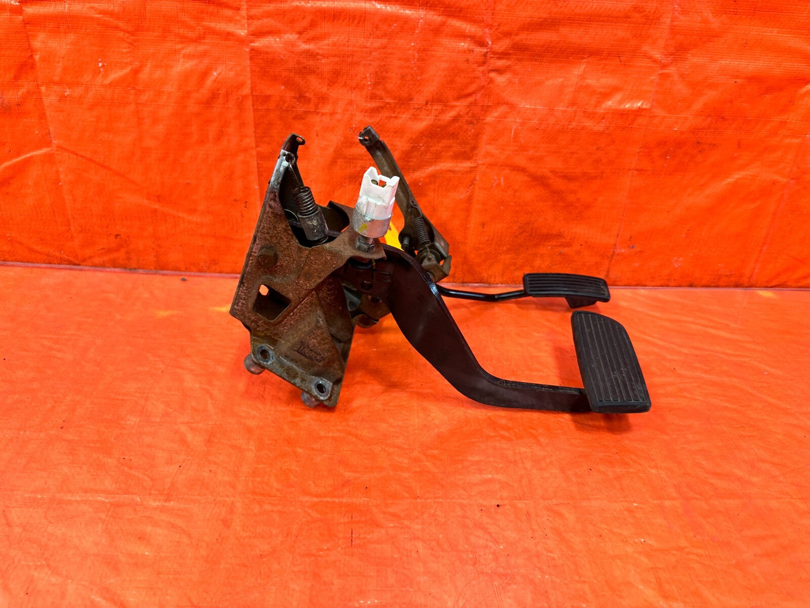 93 97 HONDA DEL SOL   AUTOMATIC PEDALS   GAS AND BRAKE   OEM FACTORY OE 2953