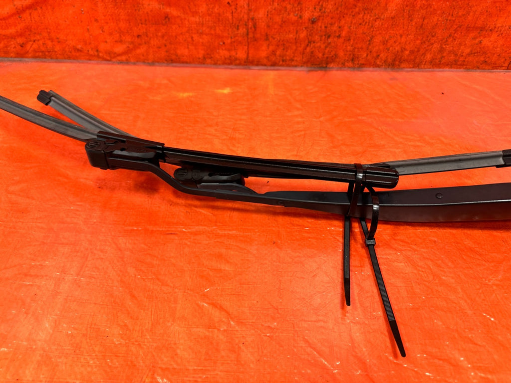 13 16 HYUNDAI GENESIS COUPE   LEFT & RIGHT WINDSHIELD WIPER ARMS   OEM 3253