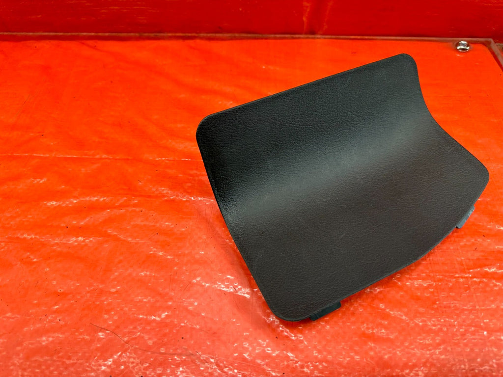 02 05 HONDA CIVIC SI EP3 HATCHBACK   TAIL LIGHT TRIM PLASTIC COVER RIGHT OEM 1864