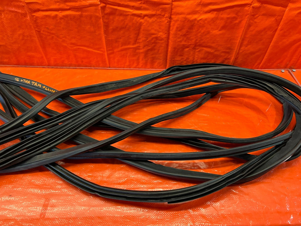 14 20 INFINITI Q50   FRONT REAR LEFT RIGHT   CHASSIS DOOR JAM WEATHER TRIM SEAL5