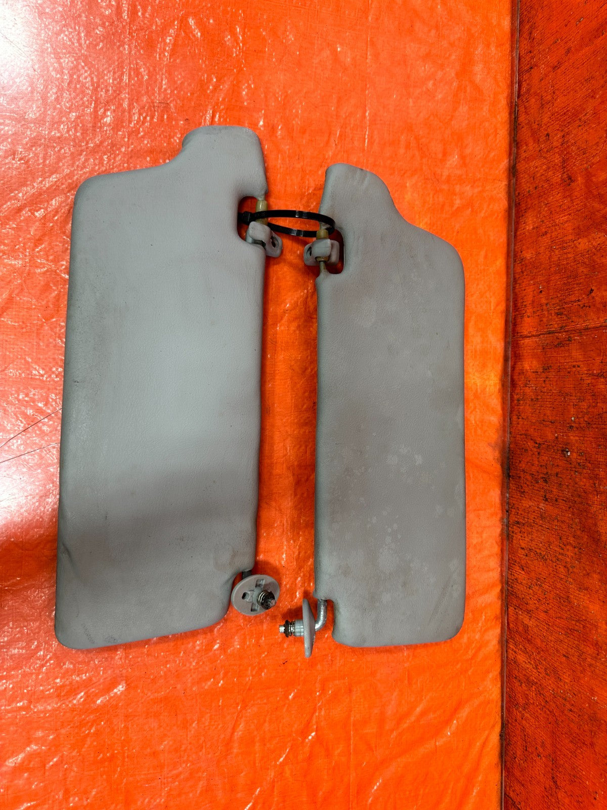 90 91 HONDA CIVIC HATCHBACK   SUN VISORS   LEFT RIGHT   DRIVER PASSENGER OEM 3254