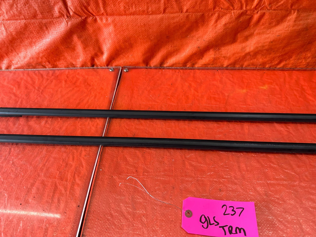 06 11 CIVIC 2D COUPE   EXTERIOR DOOR WINDOW GLASS TRIM SET LEFT RIGHT   OEM 2374