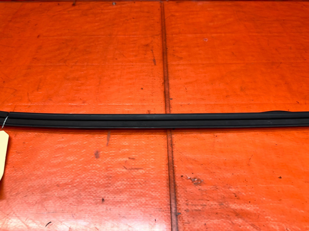 94-01 ACURA INTEGRA 4D SEDAN RIGHT PASSENGER WINDSHIELD WEATHERSTRIP OEM #34010
