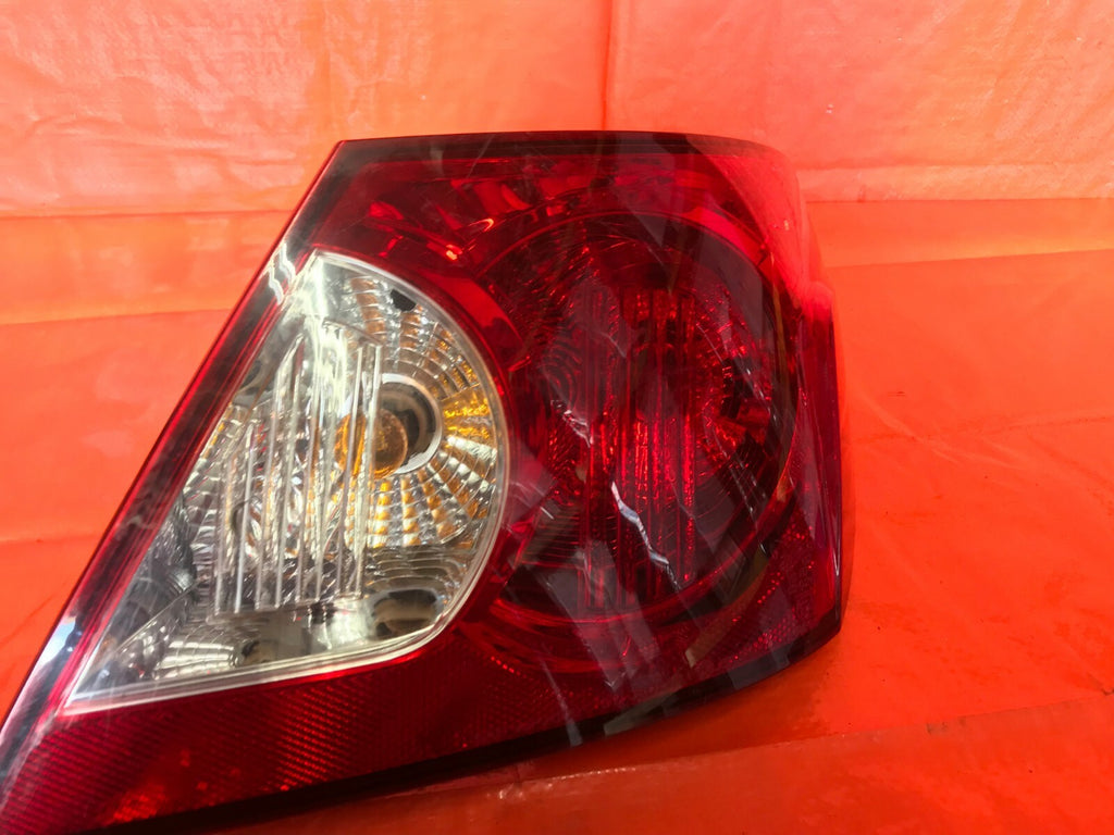 OEM 2003 2004 03 04 MITSUBISHI OUTLANDER PASSENGER RIGHT TAIL LIGHT LAMP   R RH3