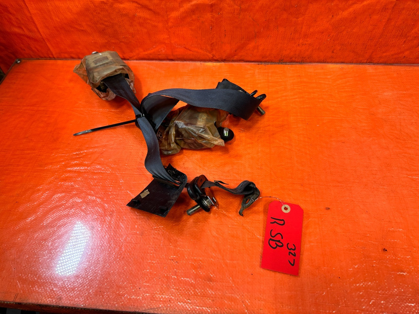92 95 HONDA CIVIC 2D COUPE REAR SEAT BELT SET   LEFT & RIGHT SEAT BELTS OEM 3277