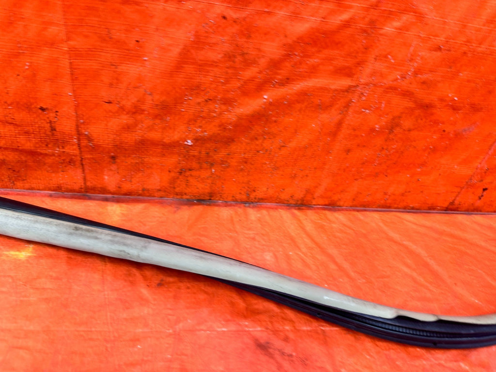 04 08 ACURA TSX   LEFT FRONT   DOOR TO CHASSIS WEATHER STRIP OPEN TRIM OEM #3045