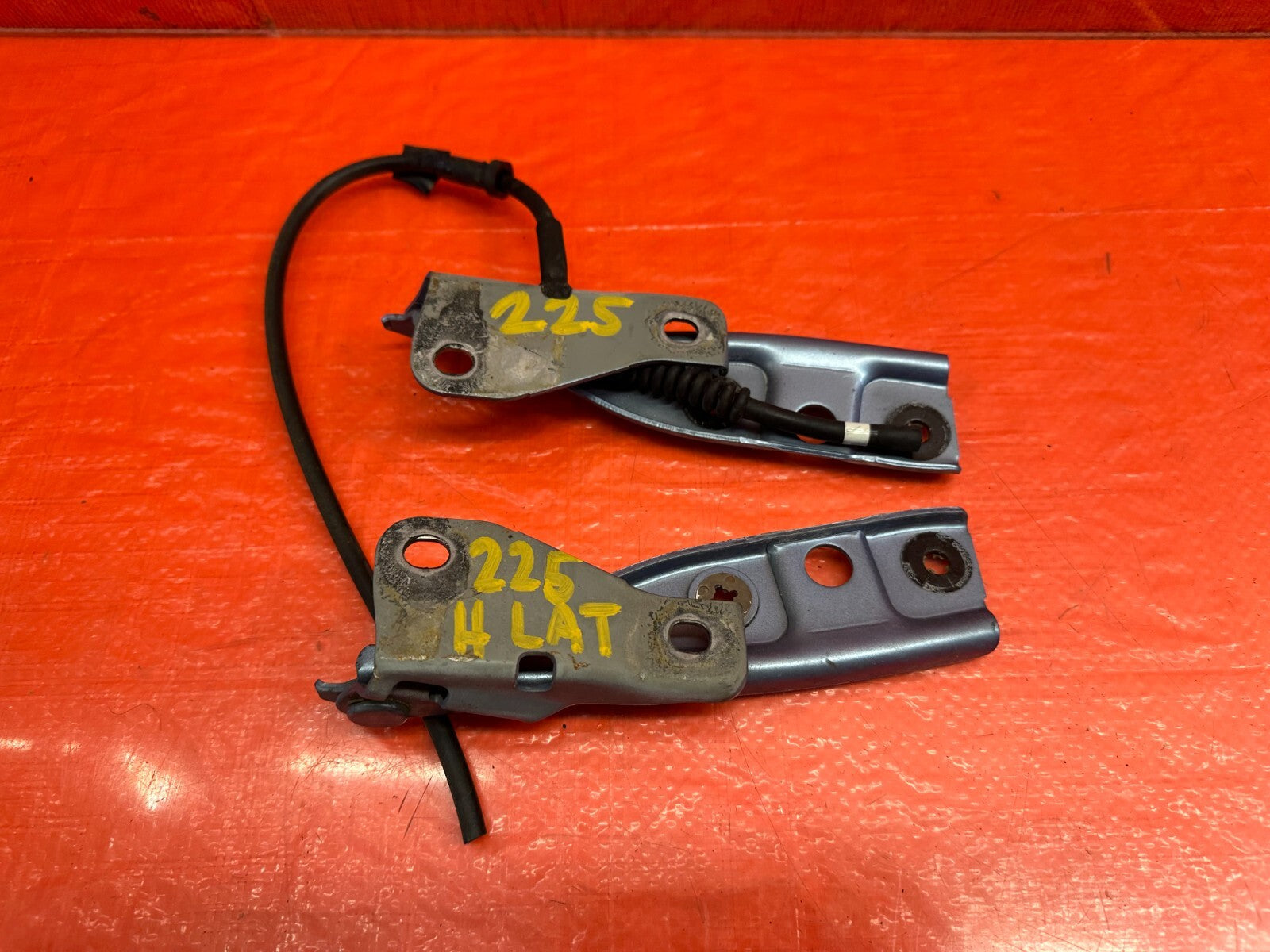 00 09 HONDA S2000   LEFT & RIGHT HOOD HINGES   W/ WIPER LINE   OEM FACTORY #2255