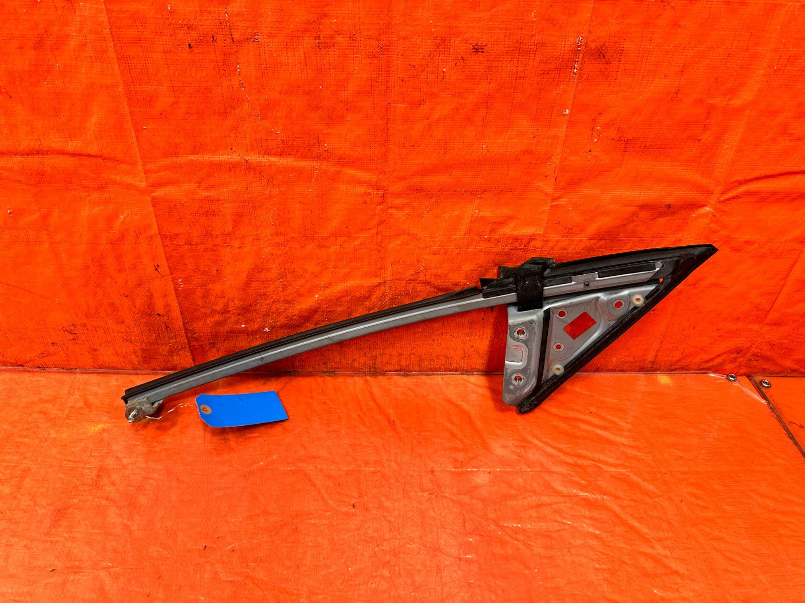 09 15 INFINITI G37 CONVERTIBLE   DRIVER LEFT   DOOR SASH GUIDE TRIANGLE OEM 3104