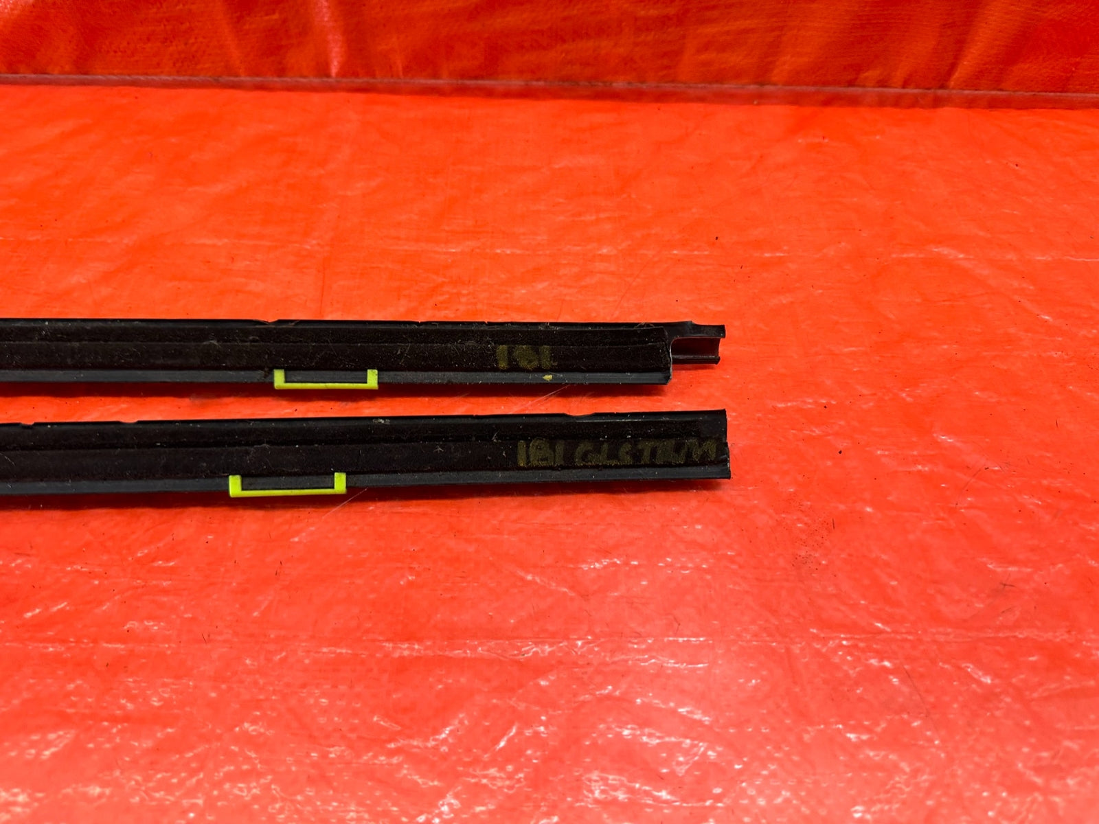 96 00 HONDA CIVIC COUPE HATCH EXTERIOR DOOR WINDOW GLASS TRIM SET LEFT RIGHT 18110