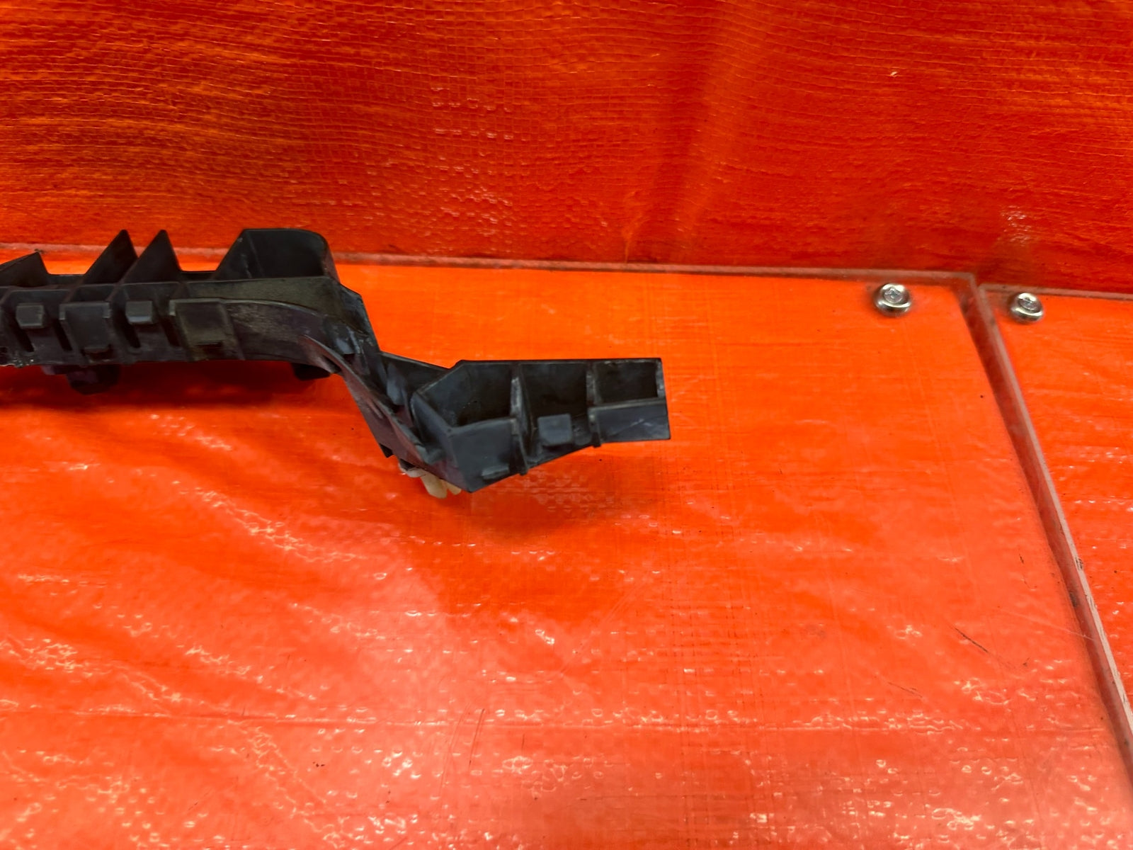 04 08 ACURA TSX   FENDER MOUNTING BRACKET SUPPORT BRACE BUMPER CLIP   LEFT #19612