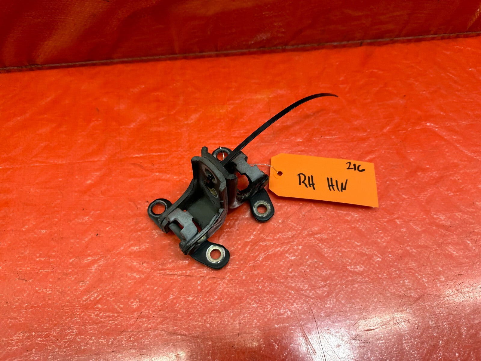 02 05 HONDA CIVIC SI EP3 HATCHBACK DOOR HINGE SET UPPER & LOWER   LEFT   OEM 2167