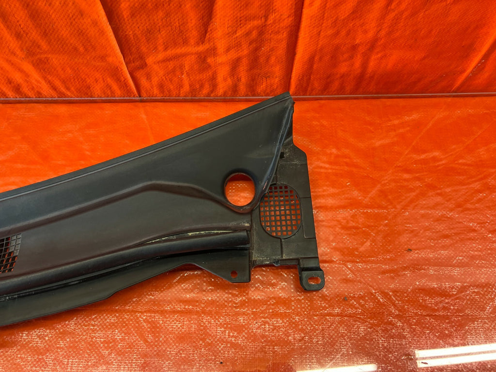 14 20 INFINITI Q50 Q60   WINDSHIELD WIPER COWL TRIM PLASTIC   OEM FACTORY #1133