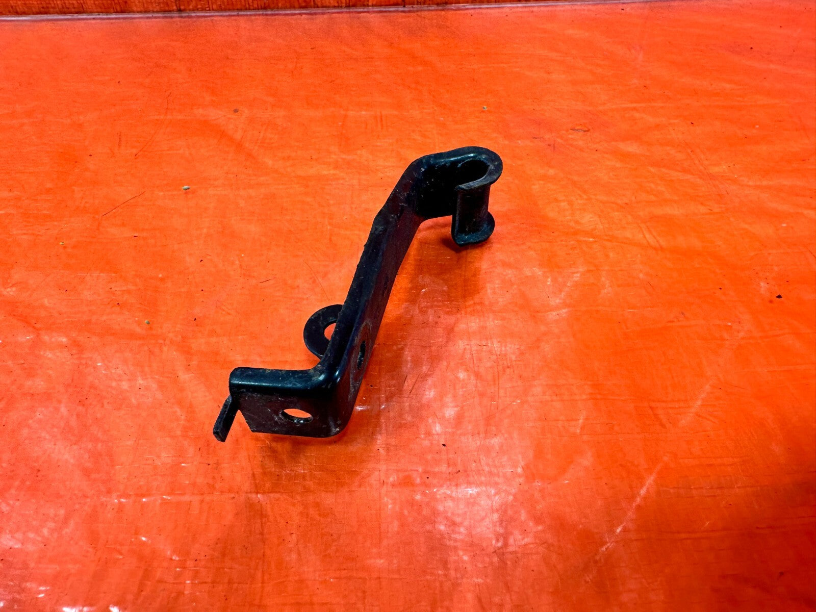94 01 ACURA INTEGRA   CHASSIS MOUNTED THROTTLE CABLE BRACKET   OEM #2746