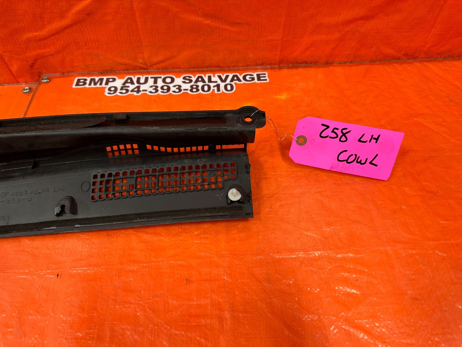 02 05 HONDA CIVIC SI EP3 HATCH   WIPER COWL TRIM   PASSENGER RIGHT SIDE OEM #2587