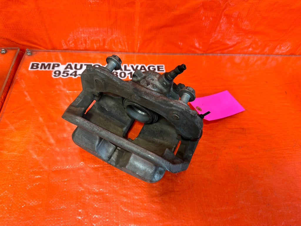 15 20 MERCEDES BENZ   W205   C300   NON SPORT   LEFT FRONT BRAKE CALIPER OEM5