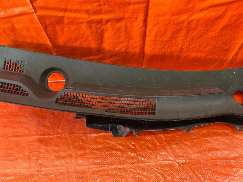 09 12 INFINITI FX50 FX35 DRIVER LEFT WINDSHIELD WIPER COWL TRIM PLASTIC #1166