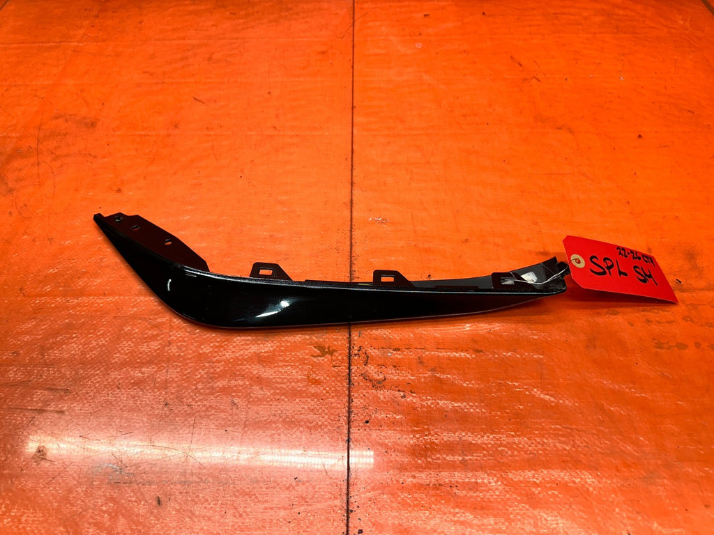 22 26 CADILLAC CT4 BLACKWING   PASSENGER RIGHT LOWER DEFLECTOR FASCIA 845909040