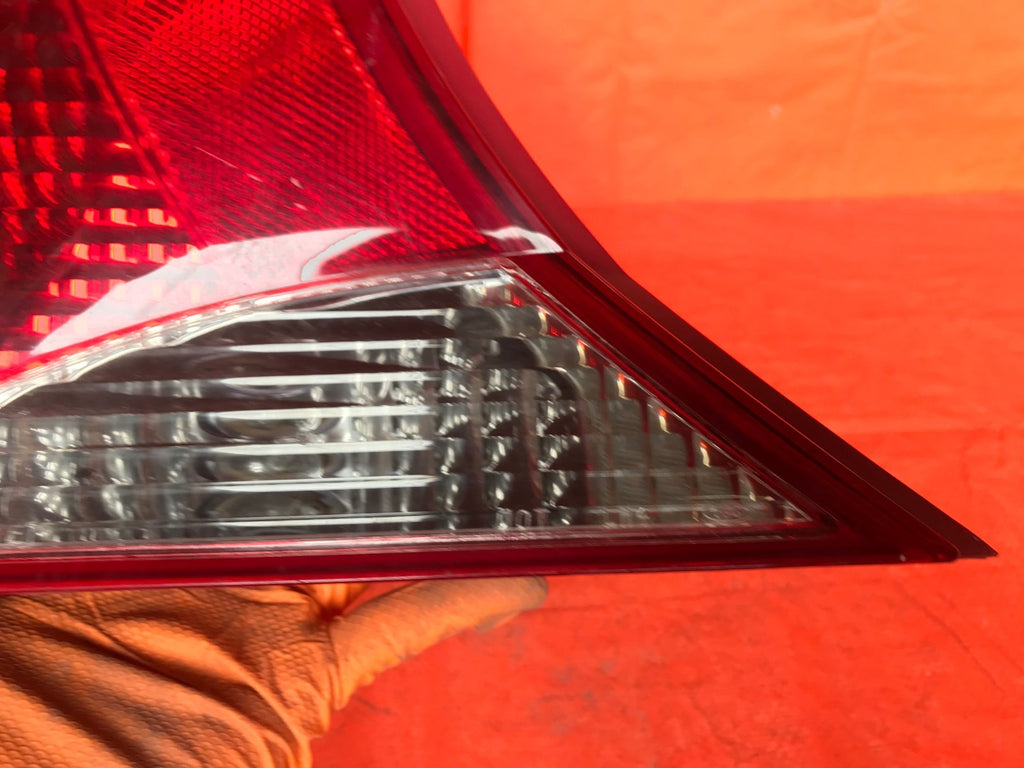 OEM 2005 2006 2007 FORD FOCUS SEDAN DRIVER LEFT TAIL LIGHT LAMP 05 06 071