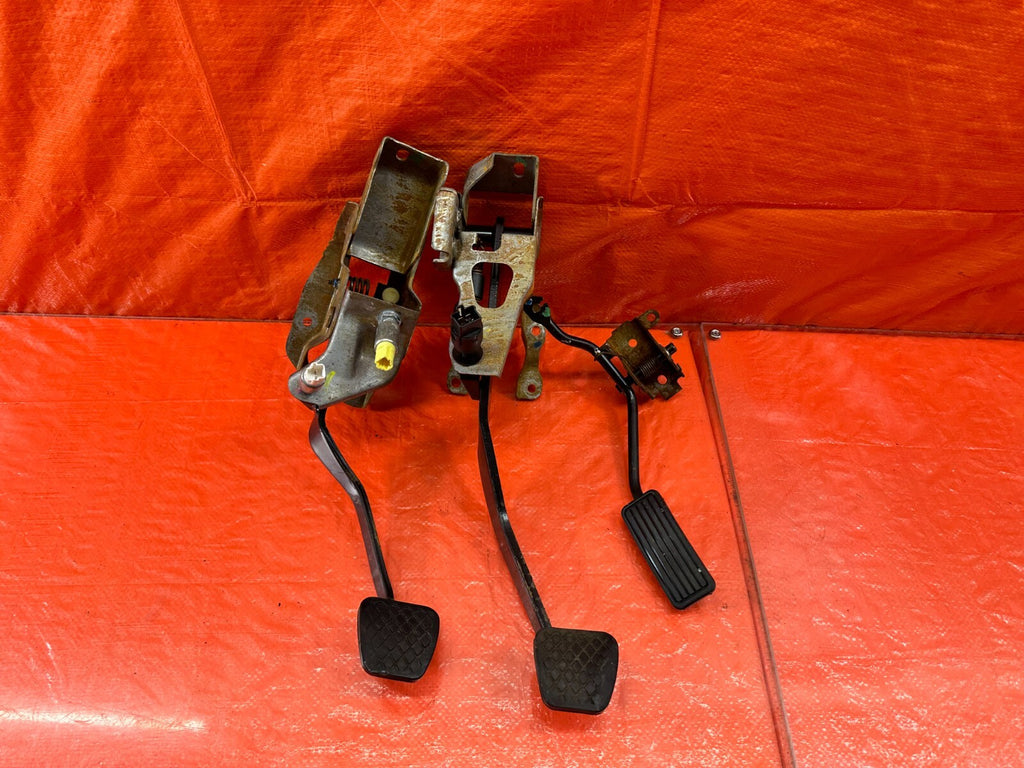 02 05 HONDA CIVIC SI EP3 HATCH   MANUAL PEDALS   GAS BRAKE CLUTCH   OEM #2130