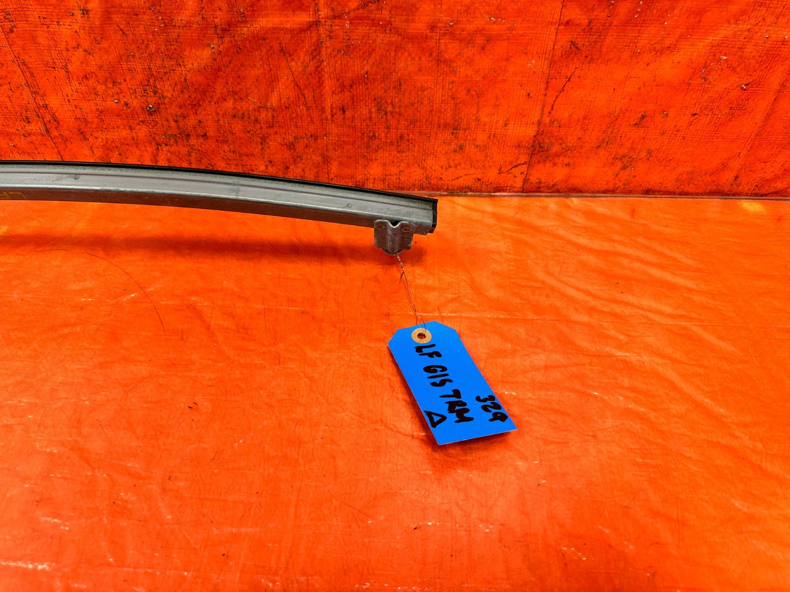 08 15 INFINITI G37 COUPE &   DRIVER LEFT EXTERIOR WINDOW GLASS GUIDE OEM 3291