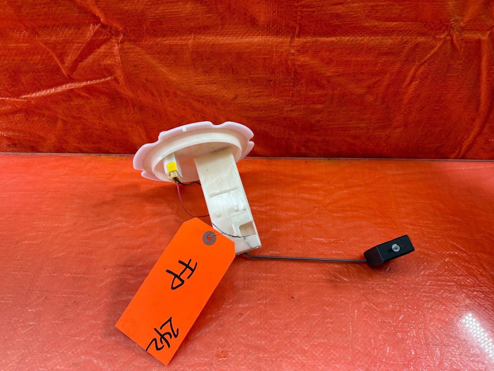 16 20 INFINITI Q50 / 17 20 Q60 3.0L GASOLINE GAS FUEL LEVEL SENSOR METER OEM 2424