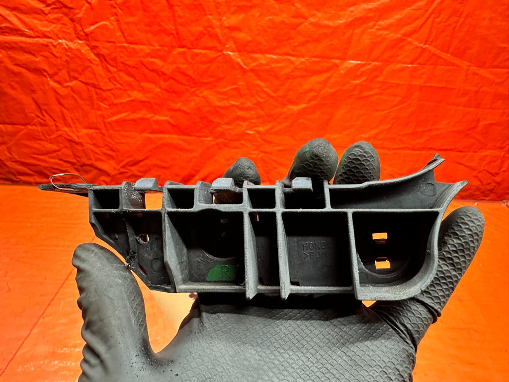 04 08 ACURA TSX RIGHT PASS FRONT BUMPER MOUNTING RETAINER BRACKET OEM #3308
