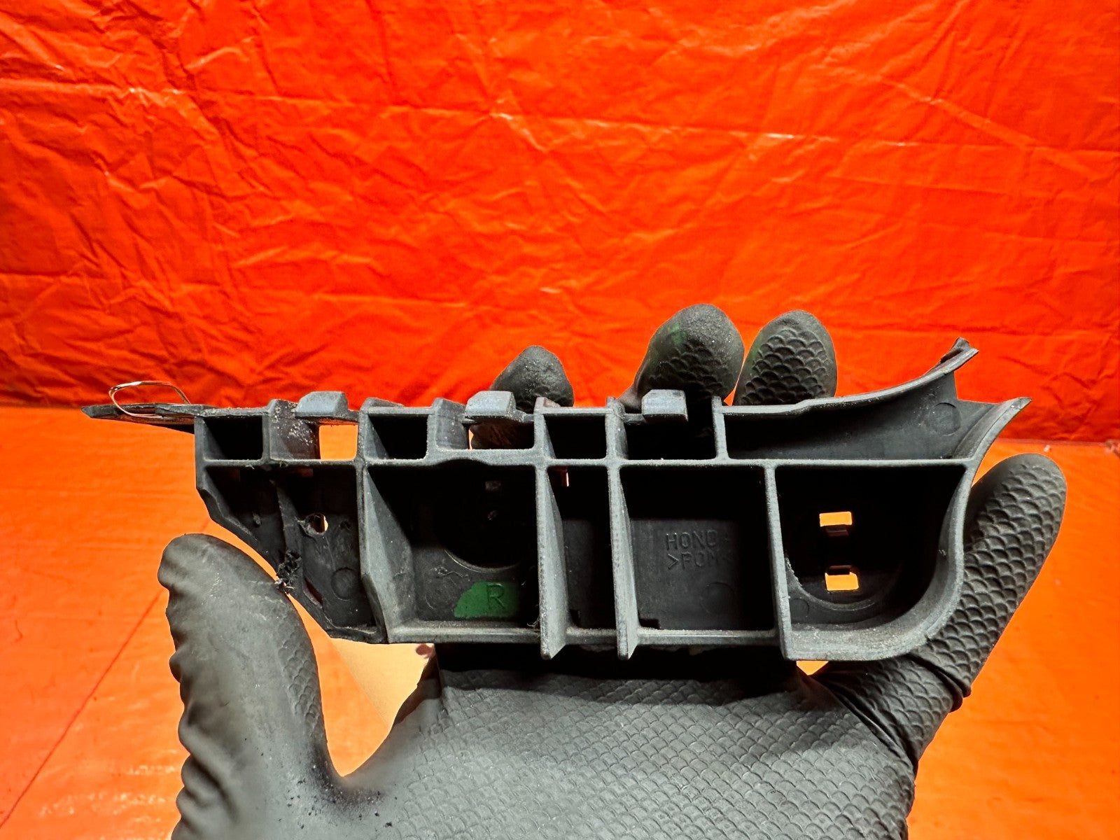 04 08 ACURA TSX RIGHT PASS FRONT BUMPER MOUNTING RETAINER BRACKET OEM #3308