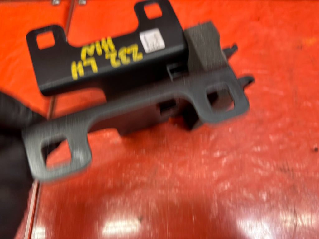 2010 10 INFINITI G37 CONVERTIBLE   LEFT  TOP BRACKET   PART # 97095 JJ50A   #2326
