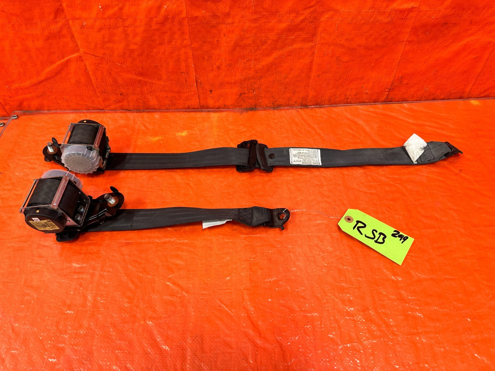 10 16 HYUNDAI GENESIS COUPE   REAR SEAT BELTS  LEFT & RIGHT SEAT BELTS   OEM 2990