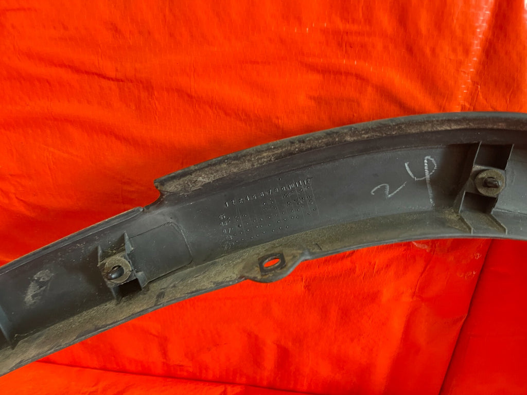 97 01 HONDA CR V CRV   DRIVER LEFT REAR   OVER FENDER TRIM PLASTIC   OEM OE8