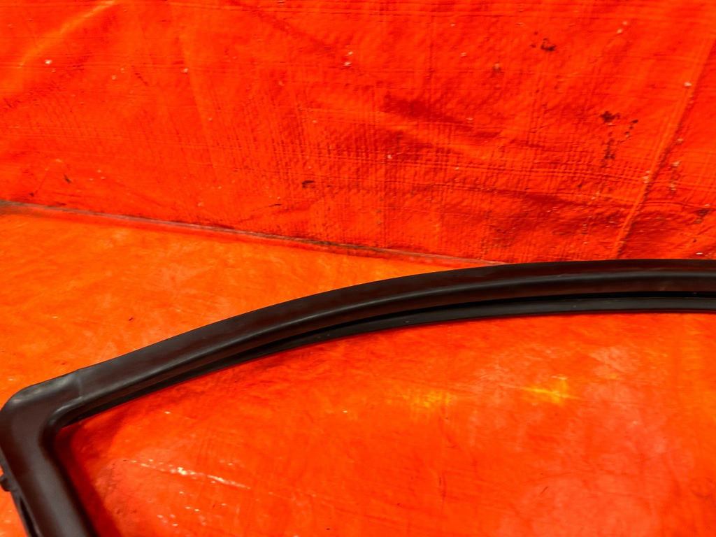 04 11 MAZDA RX8 RX 8   DRIVER LEFT FRONT WINDOW GLASS RUN CHANNEL    OEM 3033