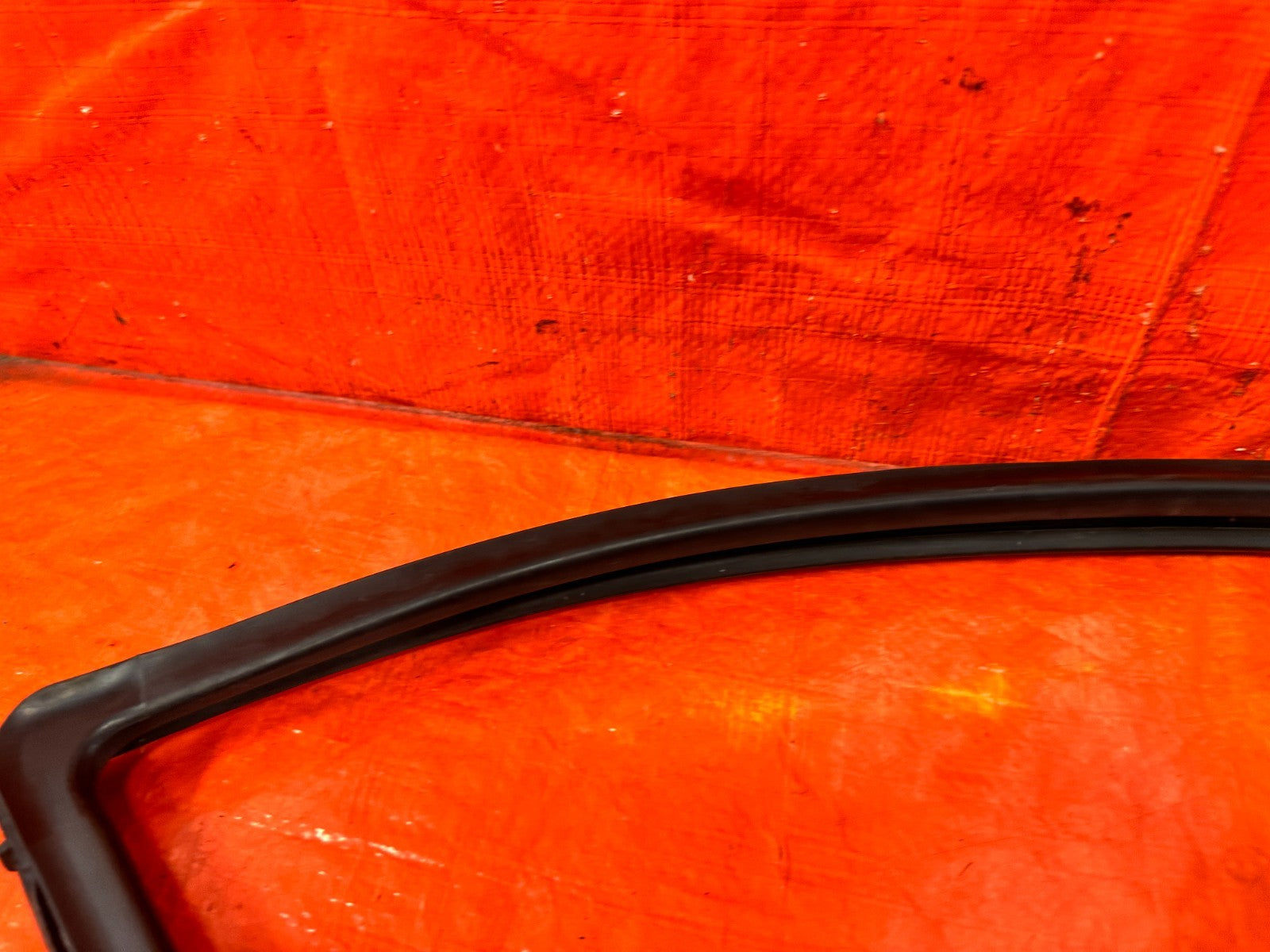 04 11 MAZDA RX8 RX 8   DRIVER LEFT FRONT WINDOW GLASS RUN CHANNEL    OEM 3033