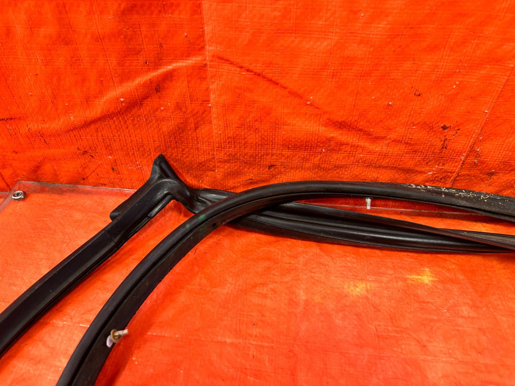 02 05 HONDA CIVIC SI EP3 HATCH LEFT DOOR WEATHER STRIP TRIM SEAL GASKET OEM 3063