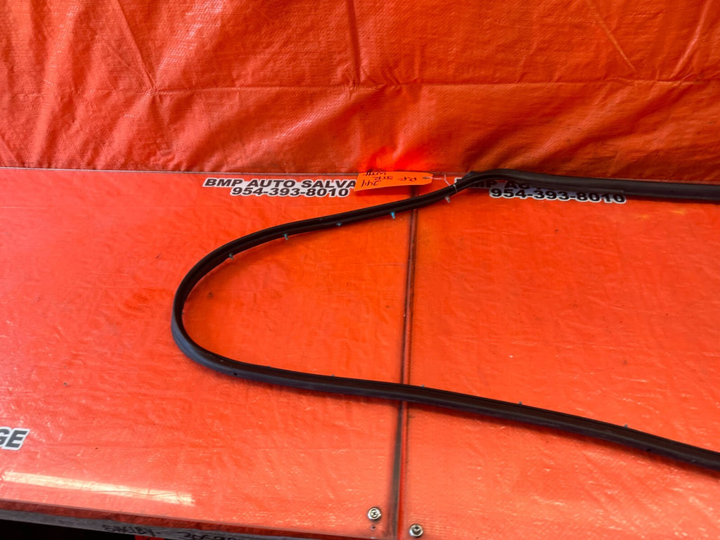 07 09 LEXUS ES350   PASSENGER RIGHT FRONT WEATHER STRIP TRIM SEAL GASKET OEM 2449