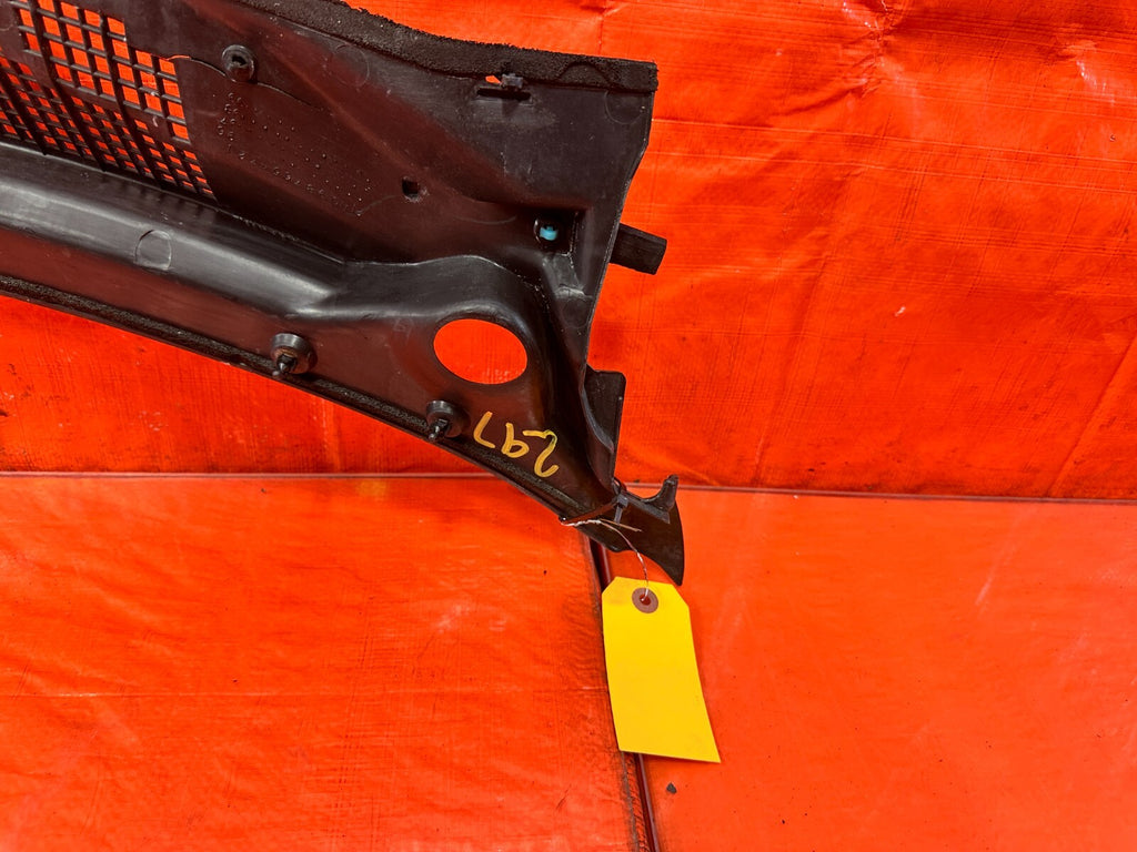 96 00 HONDA CIVIC   WINDSHIELD WIPER COWL TRIM PLASTIC   OEM FACTORY OE   #29711