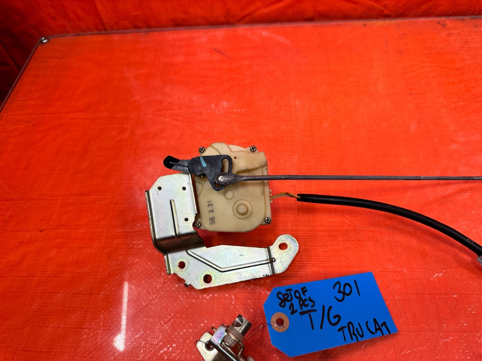 97 01 HONDA CR V CRV   TAIL GATE ACTUATOR TAIL GATE LOCK LOWER   OEM #3013