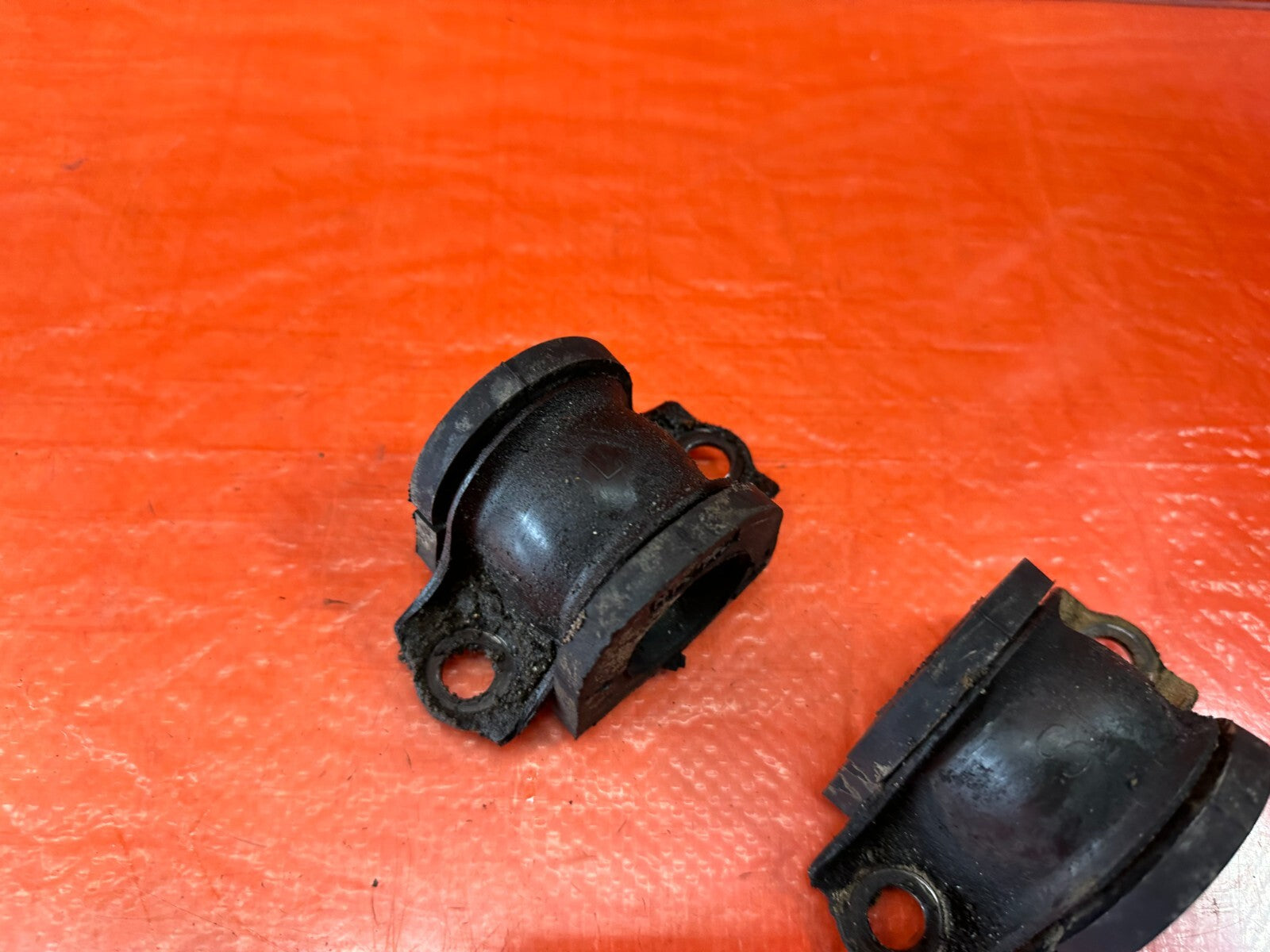 04 08 ACURA TL   LEFT & RIGHT FRONT SWAY BAR BRACKETS W/ BUSHING   OEM #2343