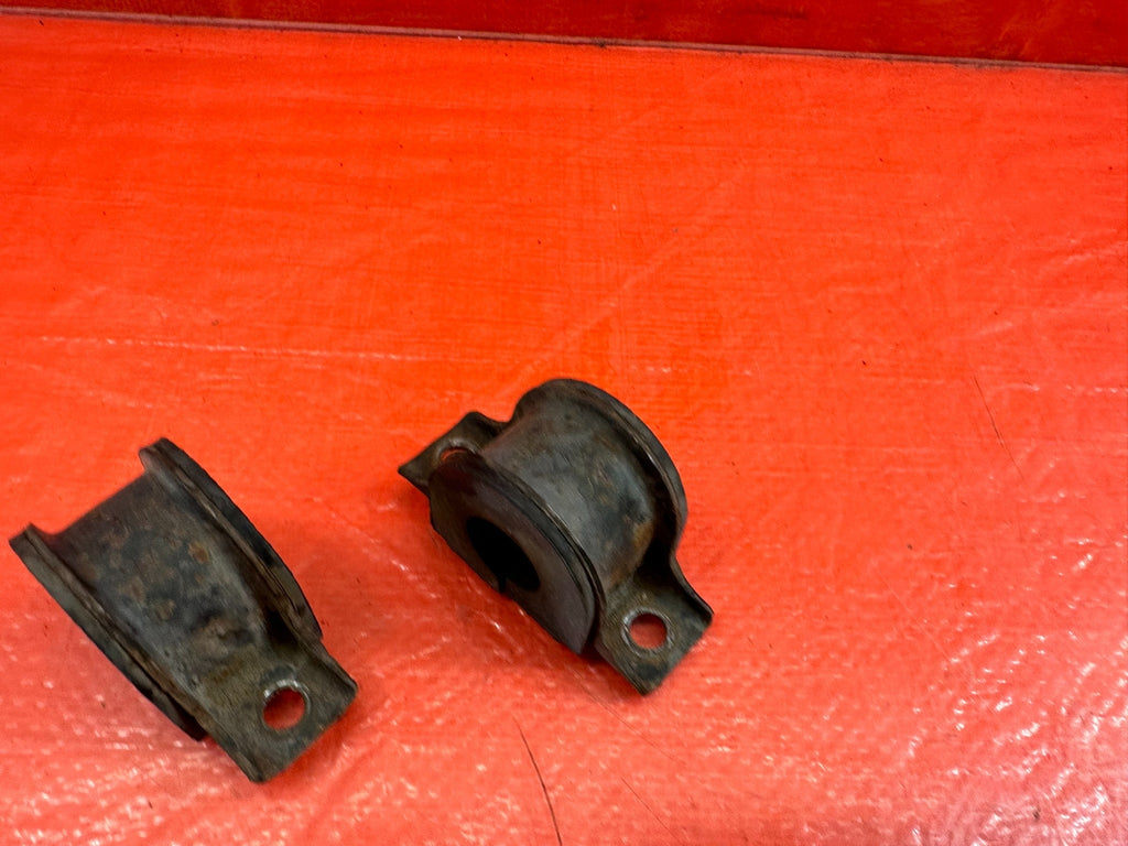 92 01 HONDA PRELUDE   LEFT & RIGHT   REAR SWAY BAR BRACKETS & BUSHINGS   OEM 2105