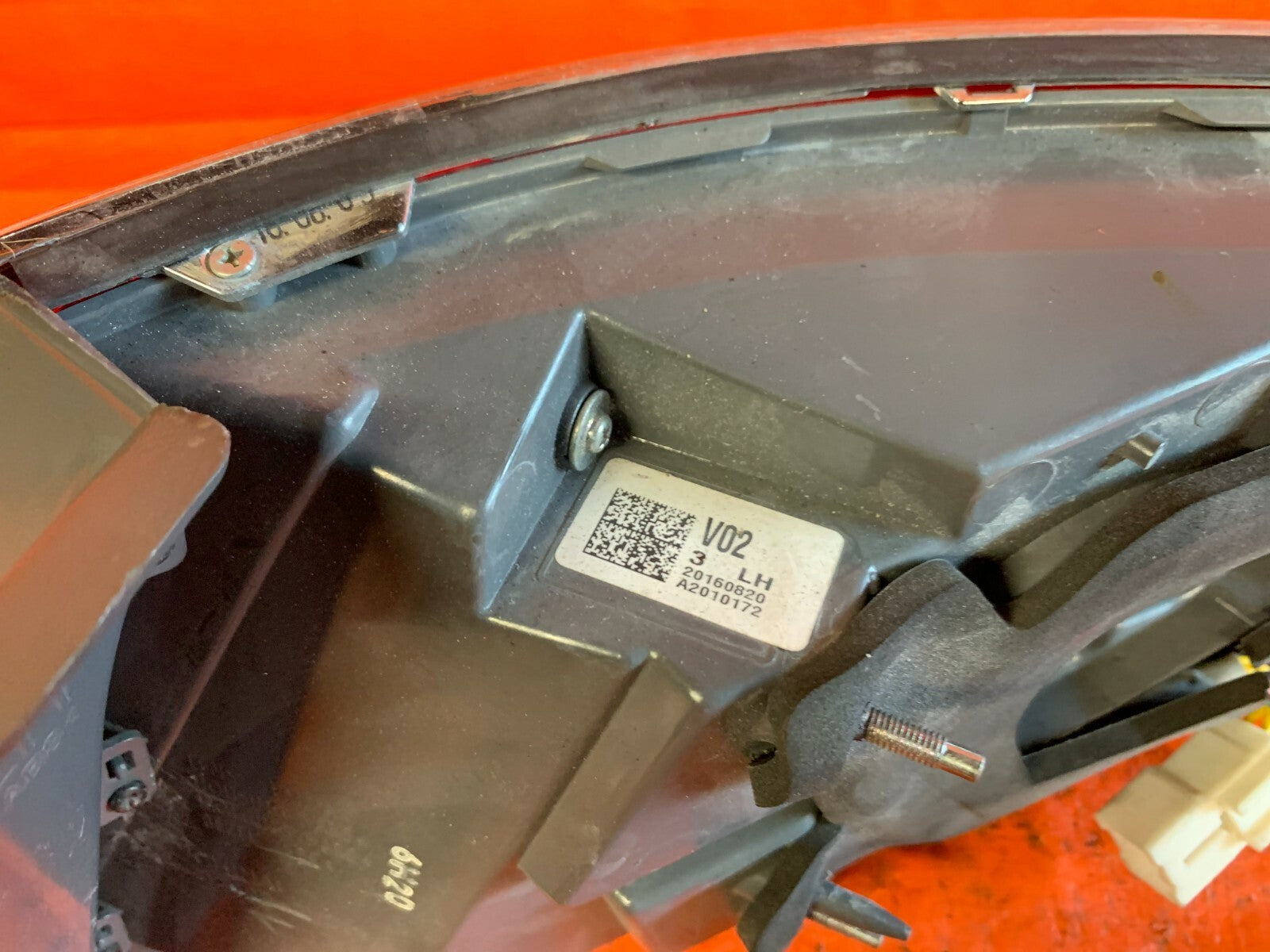 12 17 HYUNDAI AZERA   DRIVER LEFT QUARTER PANEL MOUNTED   TAIL LIGHT LAMP   OEM6