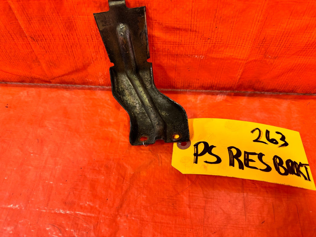 97 01 HONDA PRELUDE   POWER STEERING RESERVOIR TANK BOTTLE BRACKET   OEM #2634