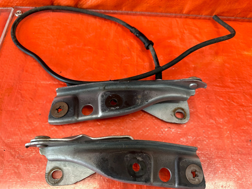 00 09 HONDA S2000   LEFT & RIGHT HOOD HINGES   W/ WIPER LINE   OEM FACTORY #2242