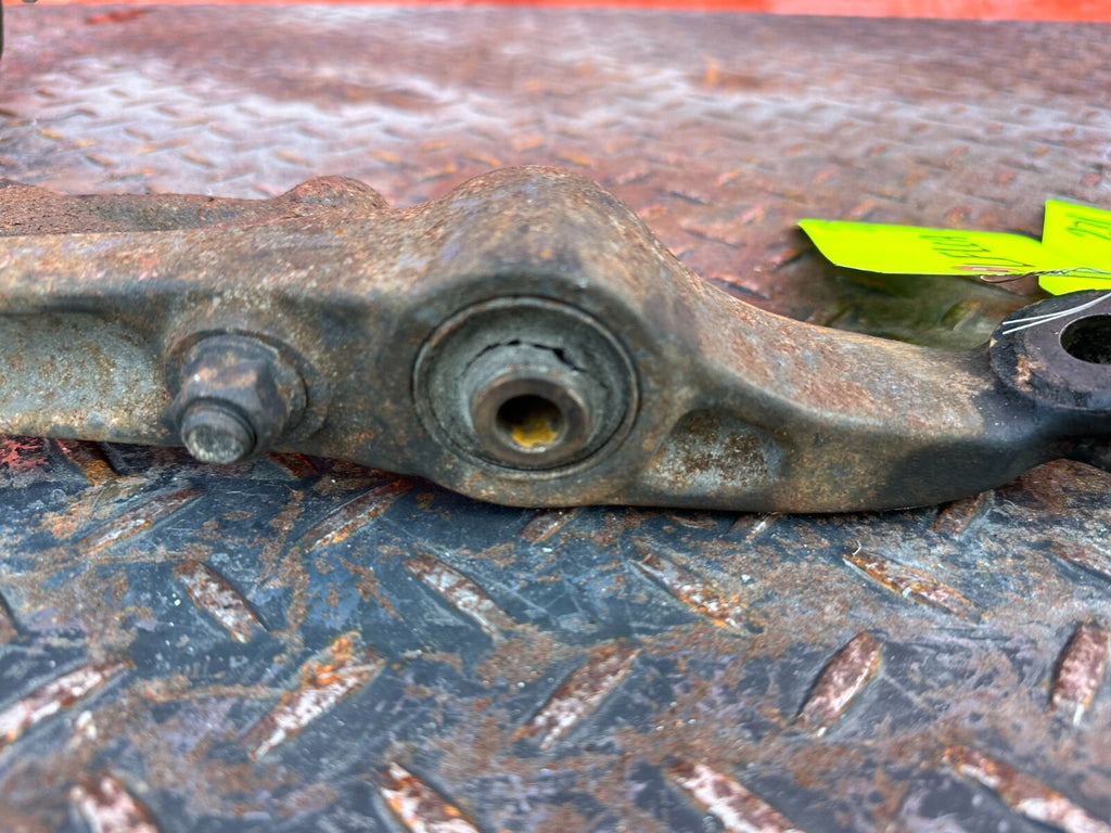 93 97 HONDA DEL SOL   LEFT AND RIGHT FRONT LOWER CONTROL ARMS   CORE USE ONLY6