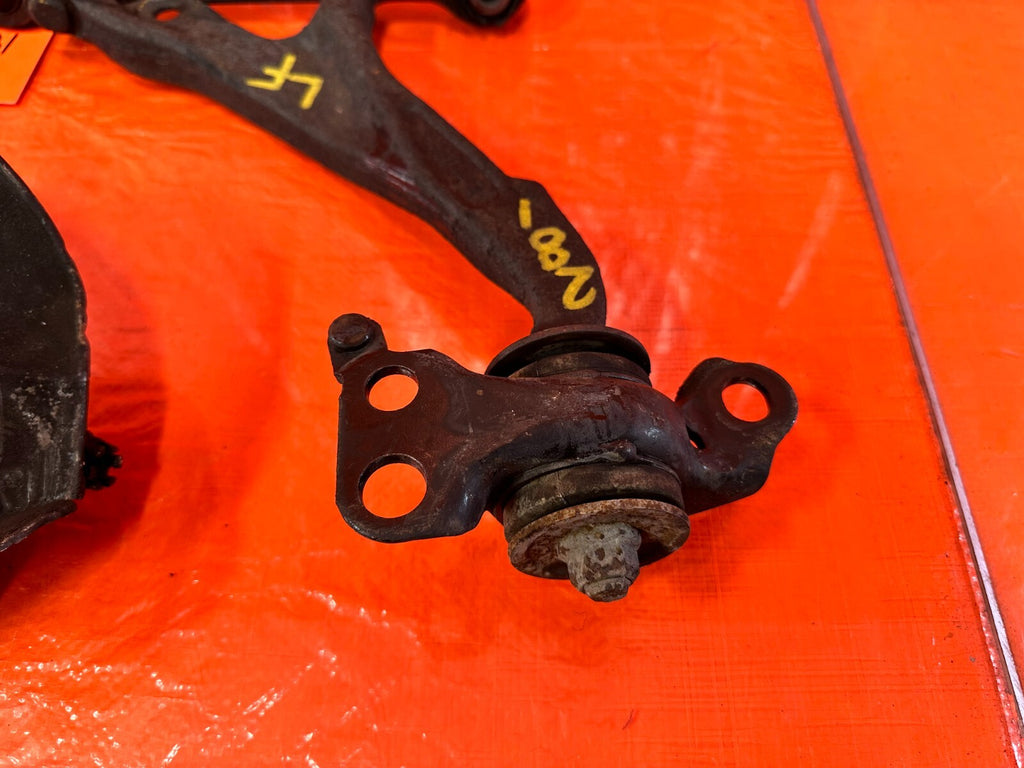 94 01 ACURA INTEGRA DRIVER LEFT FRONT SPINDLE KNUCKLE HUB & LOWER CONTROL ARM 811