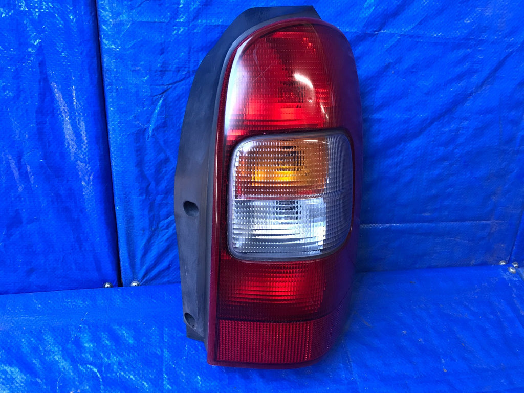 OEM 2000 2001 2002 2003 CHEVROLET SILHOUETTE PASSENGER RIGHT TAIL LIGHT R RH0