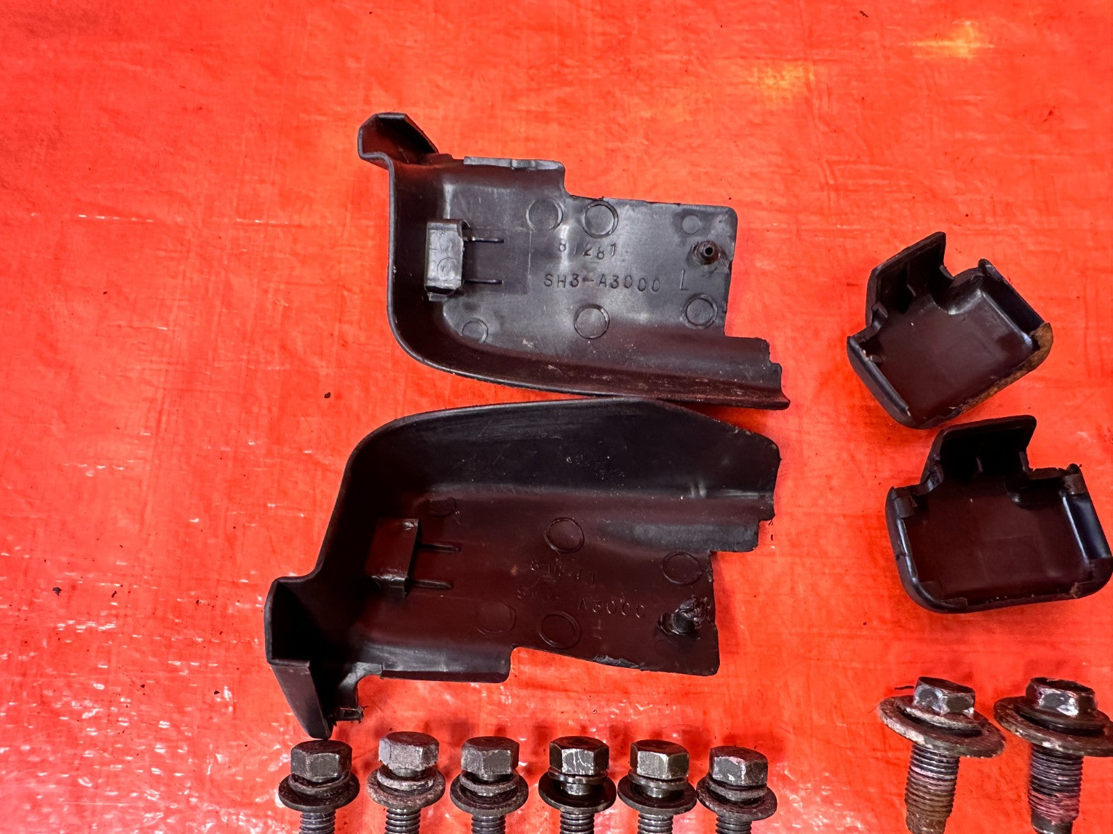 90 91 HONDA CIVIC HATCHBACK   FRONT SEAT BOLTS WITH PLASTIC COVERS   OEM #3257