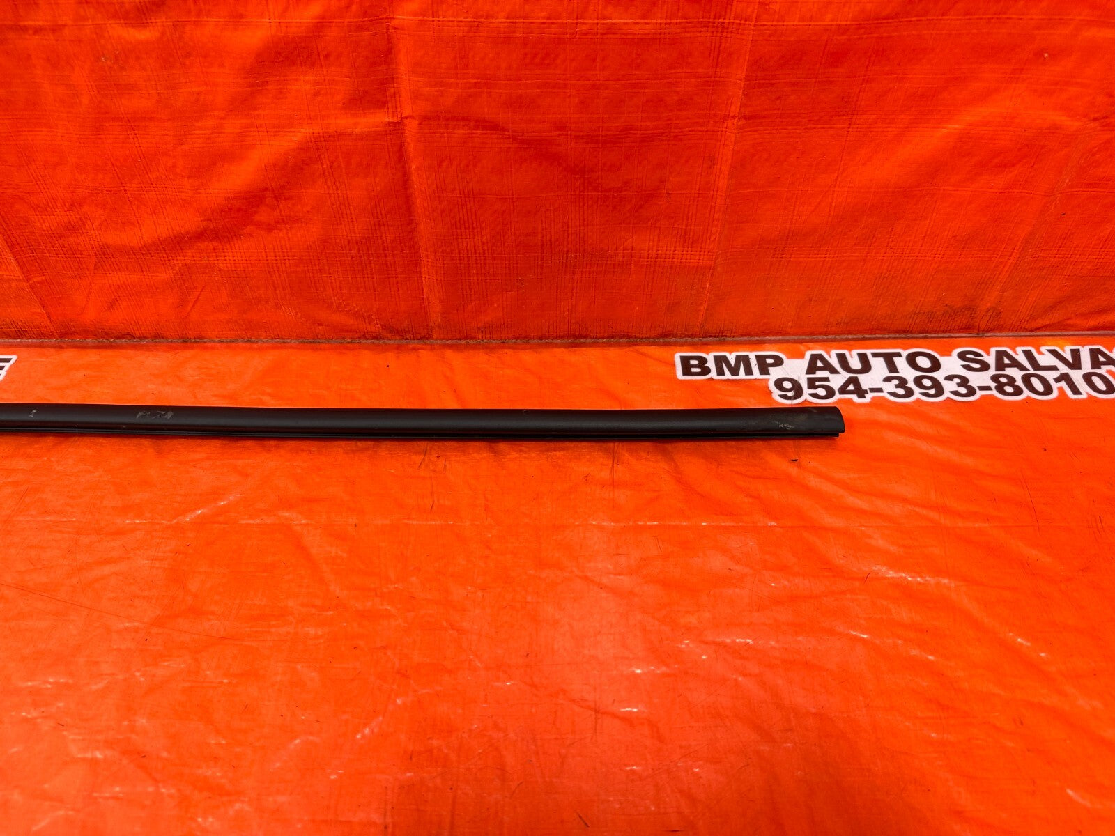 97 01 HONDA PRELUDE   DRIVER LEFT LOWER DOOR WEATHER STRIP SEAL   OEM #2524