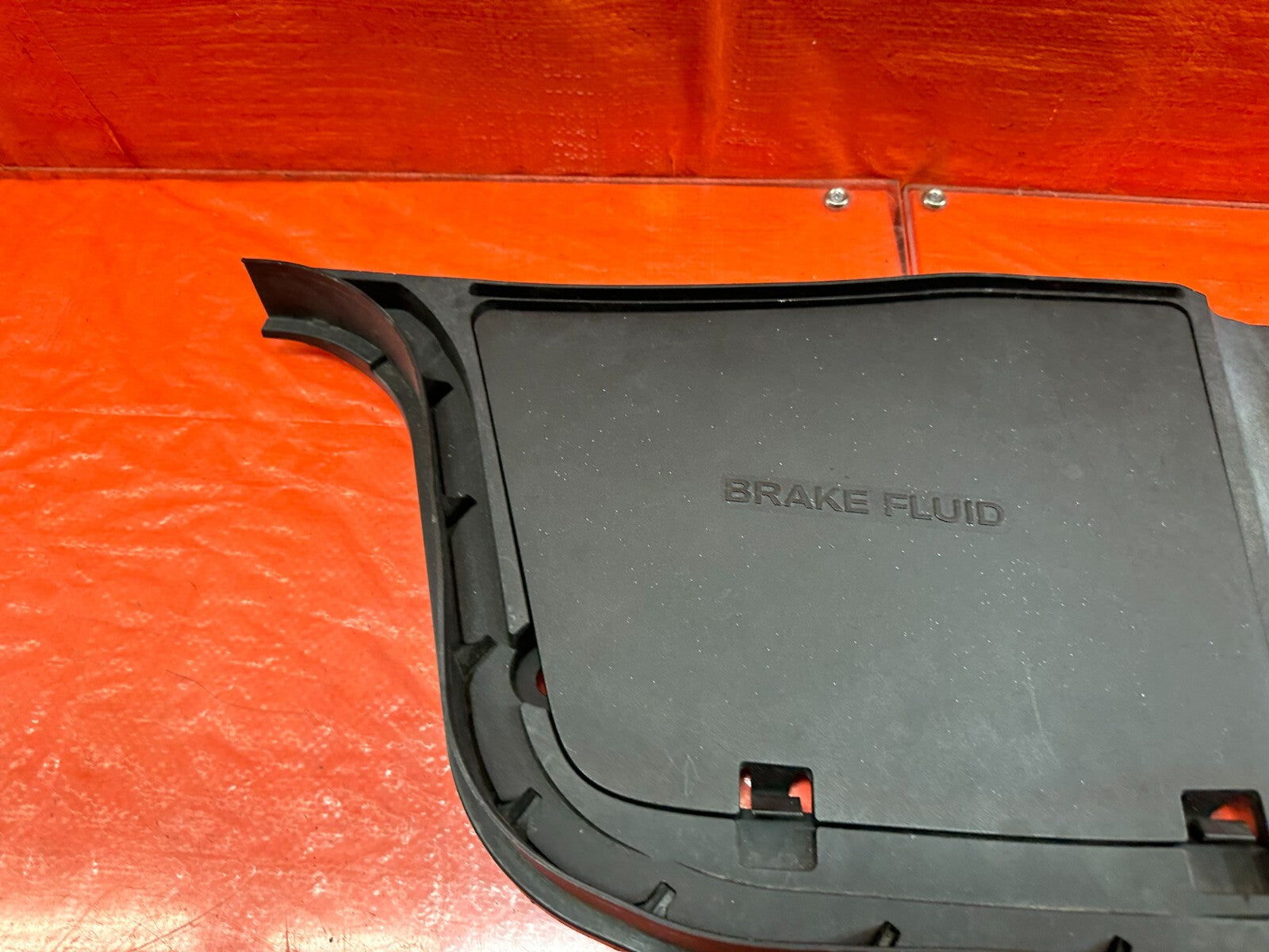 08 13 INFINITI G37   BRAKE FLUID COVER TRIM SHROUD PLASTIC BEZEL TRIM   OEM #2078