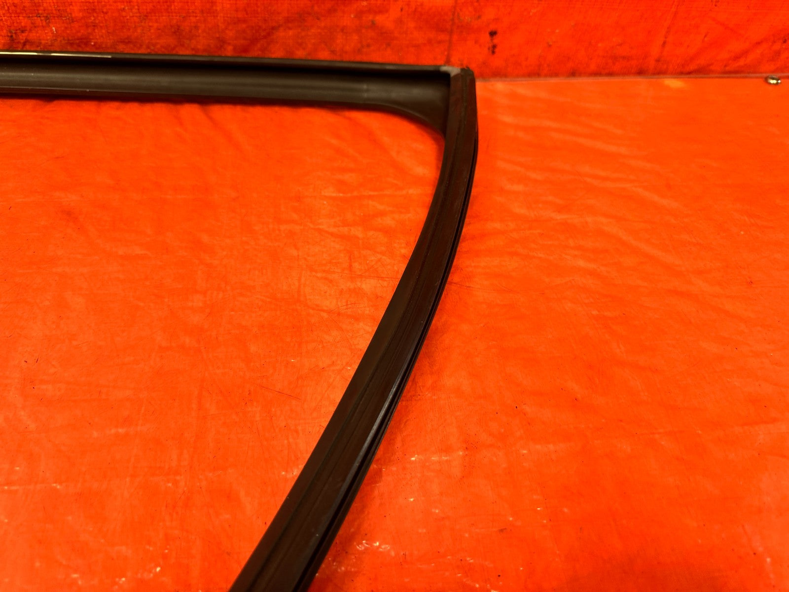 04 08 ACURA TSX   PASSENGER RIGHT REAR WINDOW GLASS RUN CHANNEL   OEM #3046