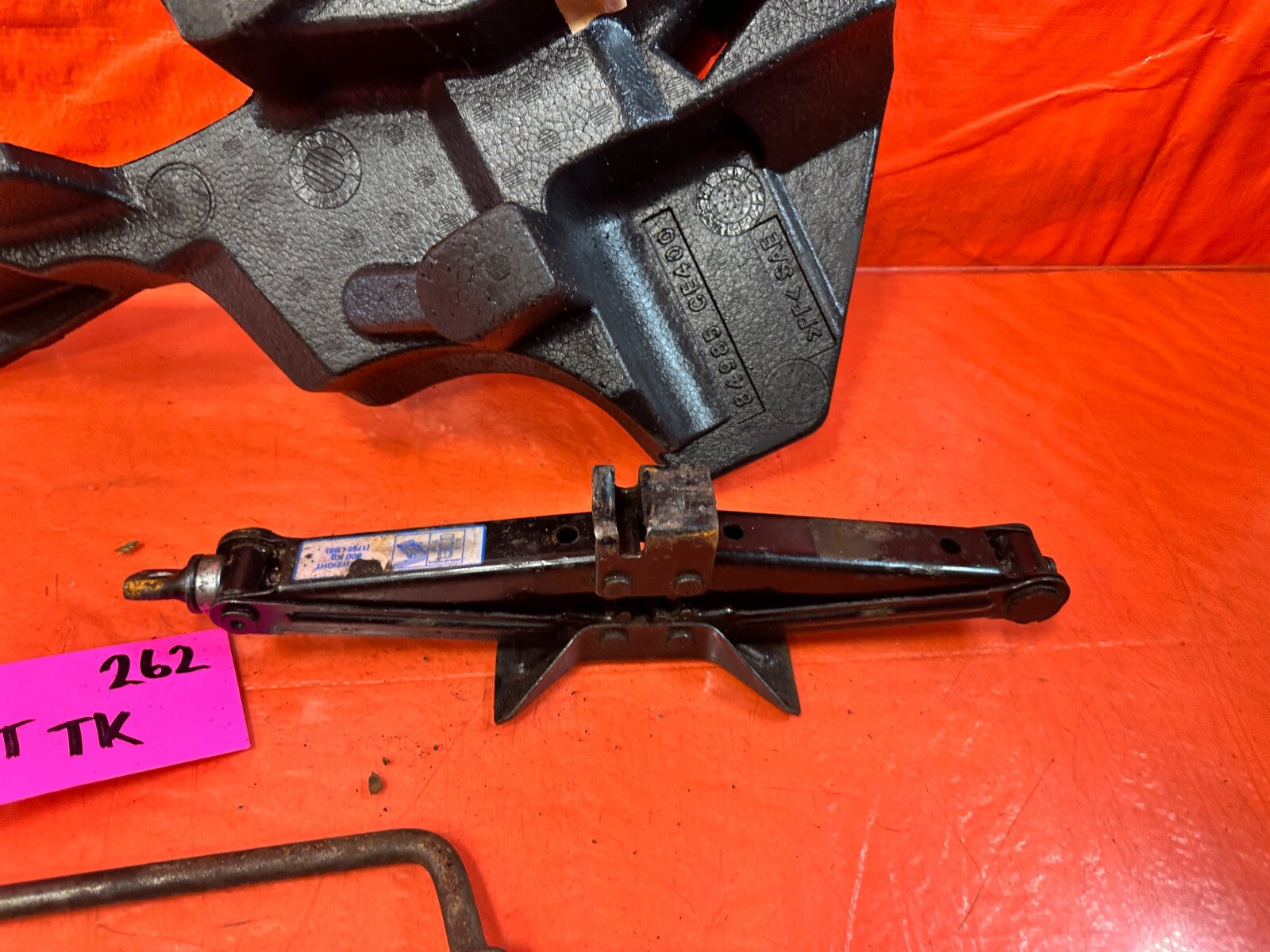 04 08 NISSAN 350Z CONVERTIBLE   SPARE TIRE FOAM W/ JACK AND LUG TOOL OEM #26212